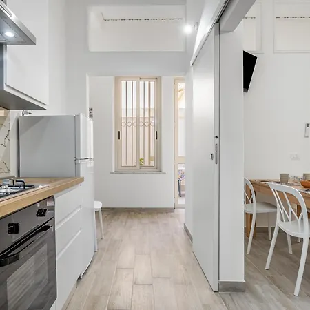 아파트 Guesthost - Bright Flat With Terrace In 지아르디니낙소스