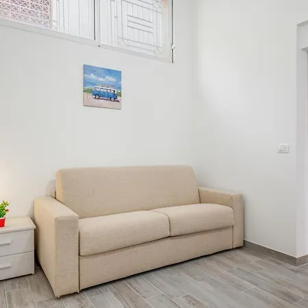 Guesthost - Bright Flat With Terrace In *