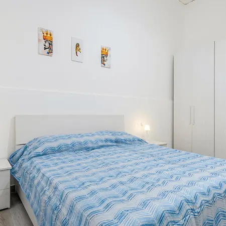 Guesthost - Bright Flat With Terrace In 아파트 지아르디니낙소스