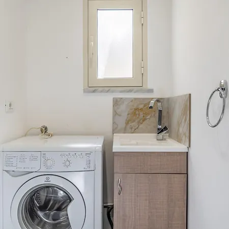 شقة Guesthost - Bright Flat With Terrace In