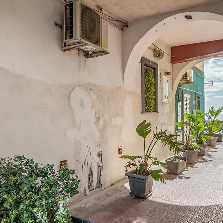 Bright Flat With Terrace In 贾迪尼-纳克索斯