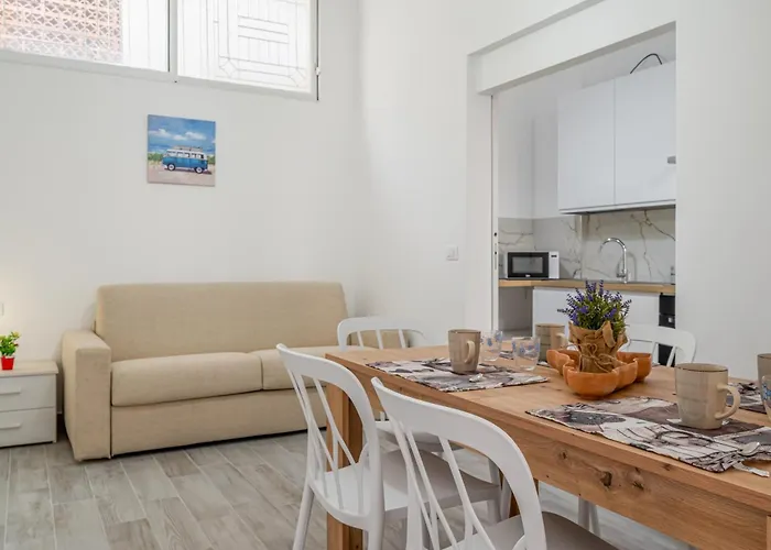 Bright Flat With Terrace In Apartment *