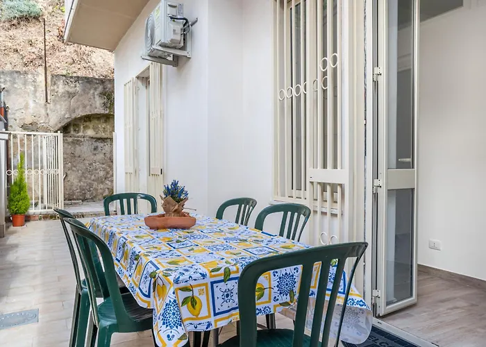 Bright Flat With Terrace In アパート