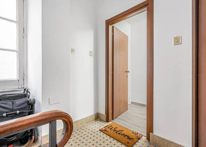 Apartment Bright Flat With Terrace In *