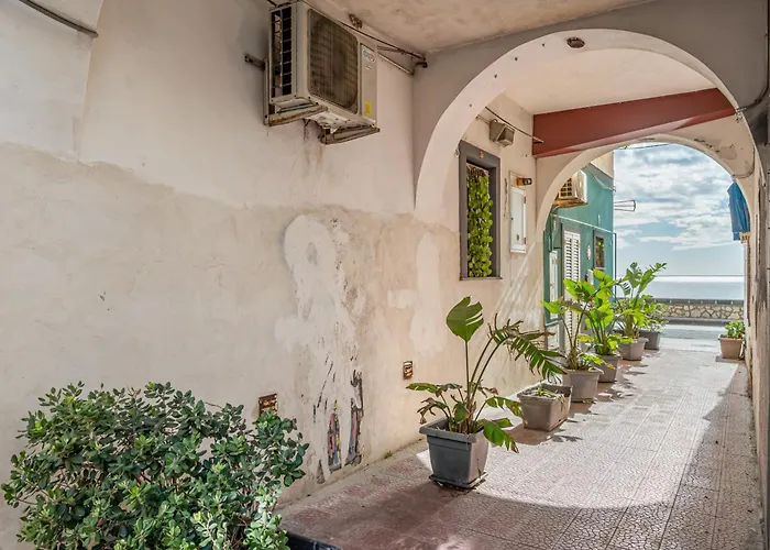 Bright Flat With Terrace In ジャルディーニ・ナクソス